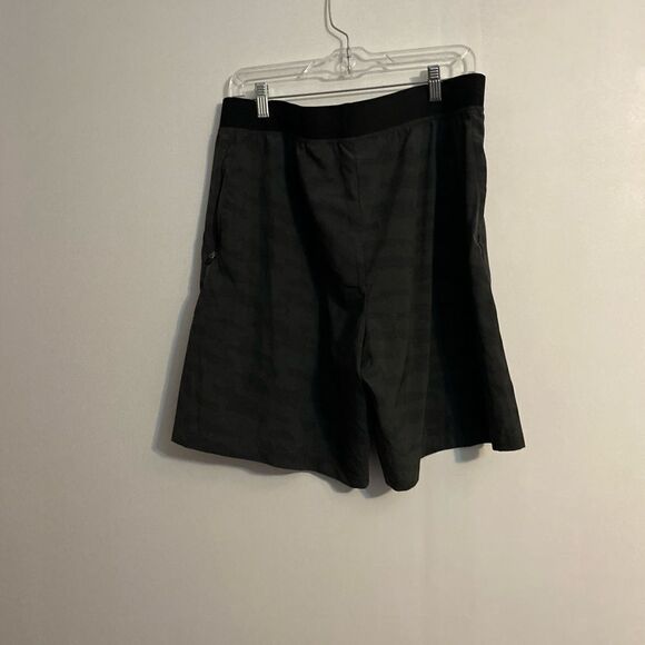 ASICS Gray Geometric Workout Inseam Outdoor running shorts, size XL - Picture 2 of 3